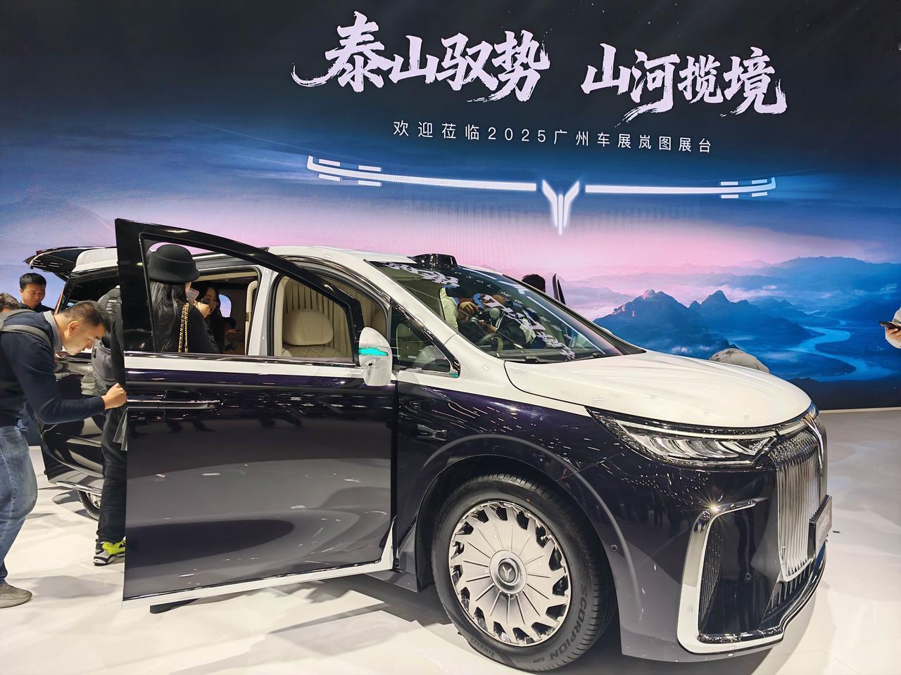 售价70.99万元的岚图梦想家山河版正式亮相广州车展上，这不仅是一款顶流四座MP