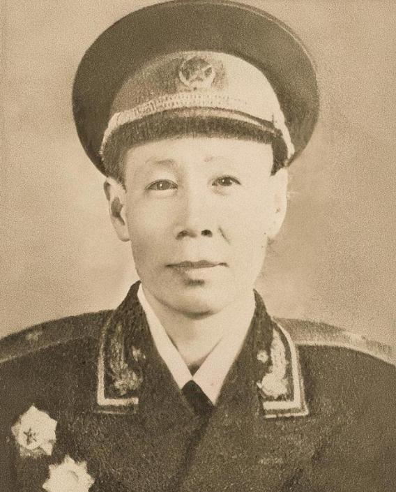 他是江西泰和人，18岁参加红军。长征路上，部队断粮，只能吃野菜，可是很多野菜有毒