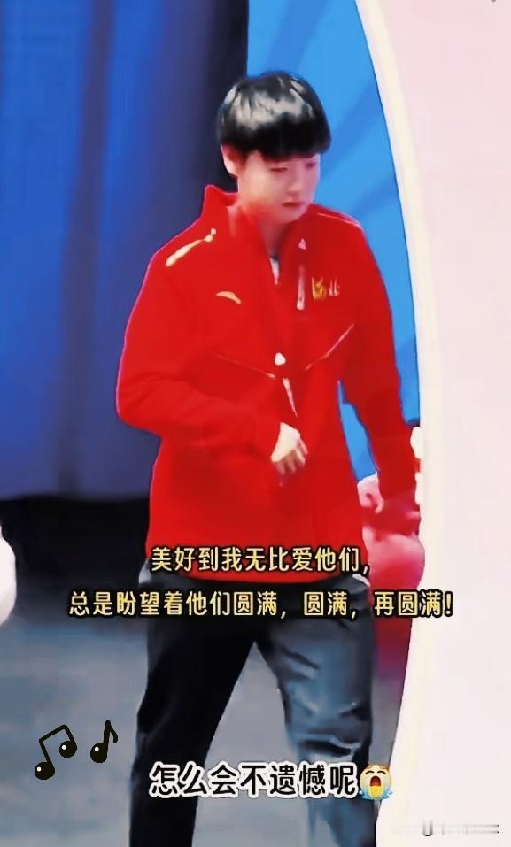 莎莎、头哥和小石头的表现形成鲜明对比，三个人刚拿到奖牌就迫不及待地摘下来，