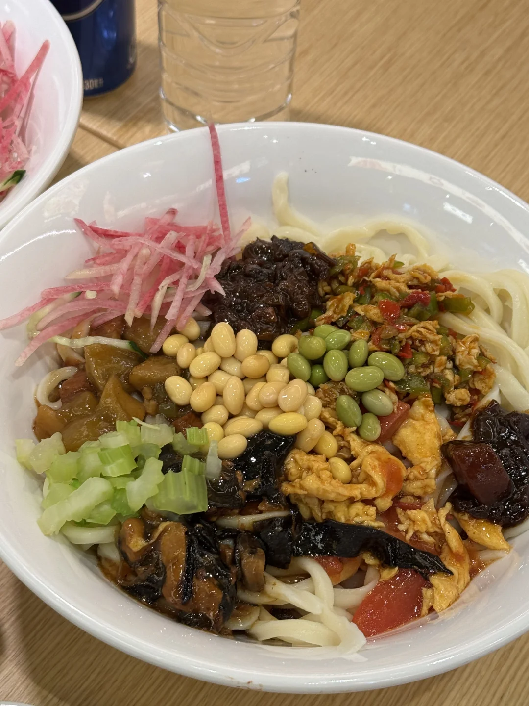 自助炸酱面，想吃多少随便夹，这你受得了吗