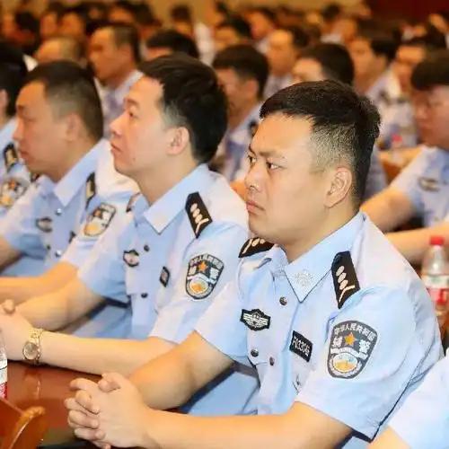 辅警队伍管理最大的难题是‌法律地位不明与职业保障缺失！国家层面专门立法尚未出