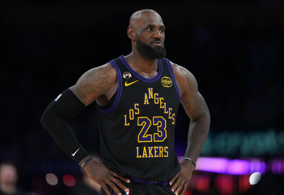 作为詹密，我承认詹姆斯老了，但都是詹姆斯的问题吗詹姆斯能力确实下滑了，实事求