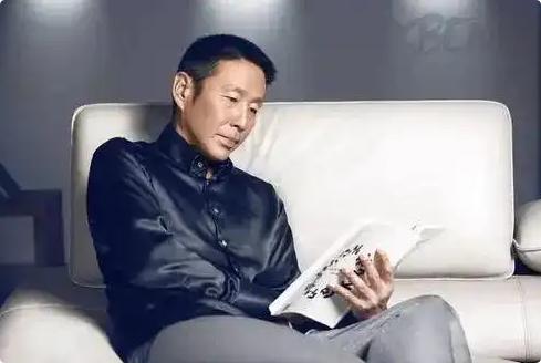 陈道明说过一段很现实的话："男人离婚，如果你没钱，后果也很难再找，基本上是孤独终