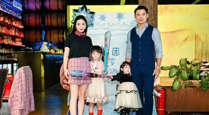 樊少皇女儿这也太好看了吧，小迪丽热巴即视感，最美星二代了