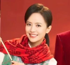 央视春晚分会场，4名地方卫视主持人：1、姜多，哈尔滨会场，黑龙江省经济管理干部