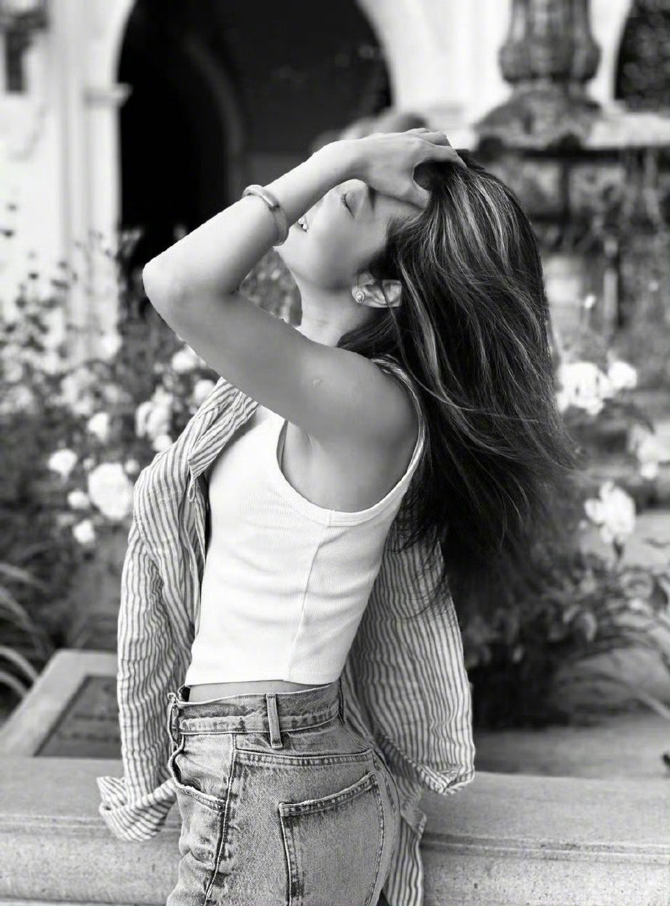 爱，最准确的定义就是：渴望成为一个整体。一个人爱这个世界，便渴望与世界融合成一个