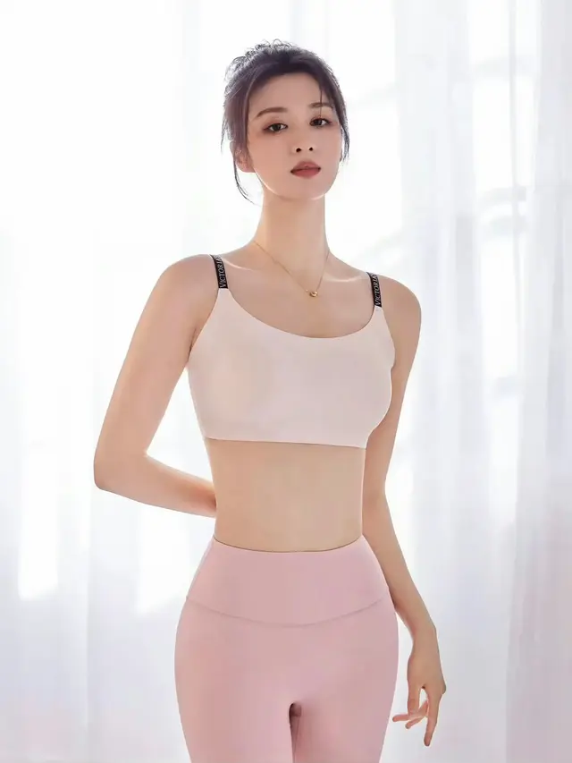 王楚然维密内衣代言,高挑的身材好美