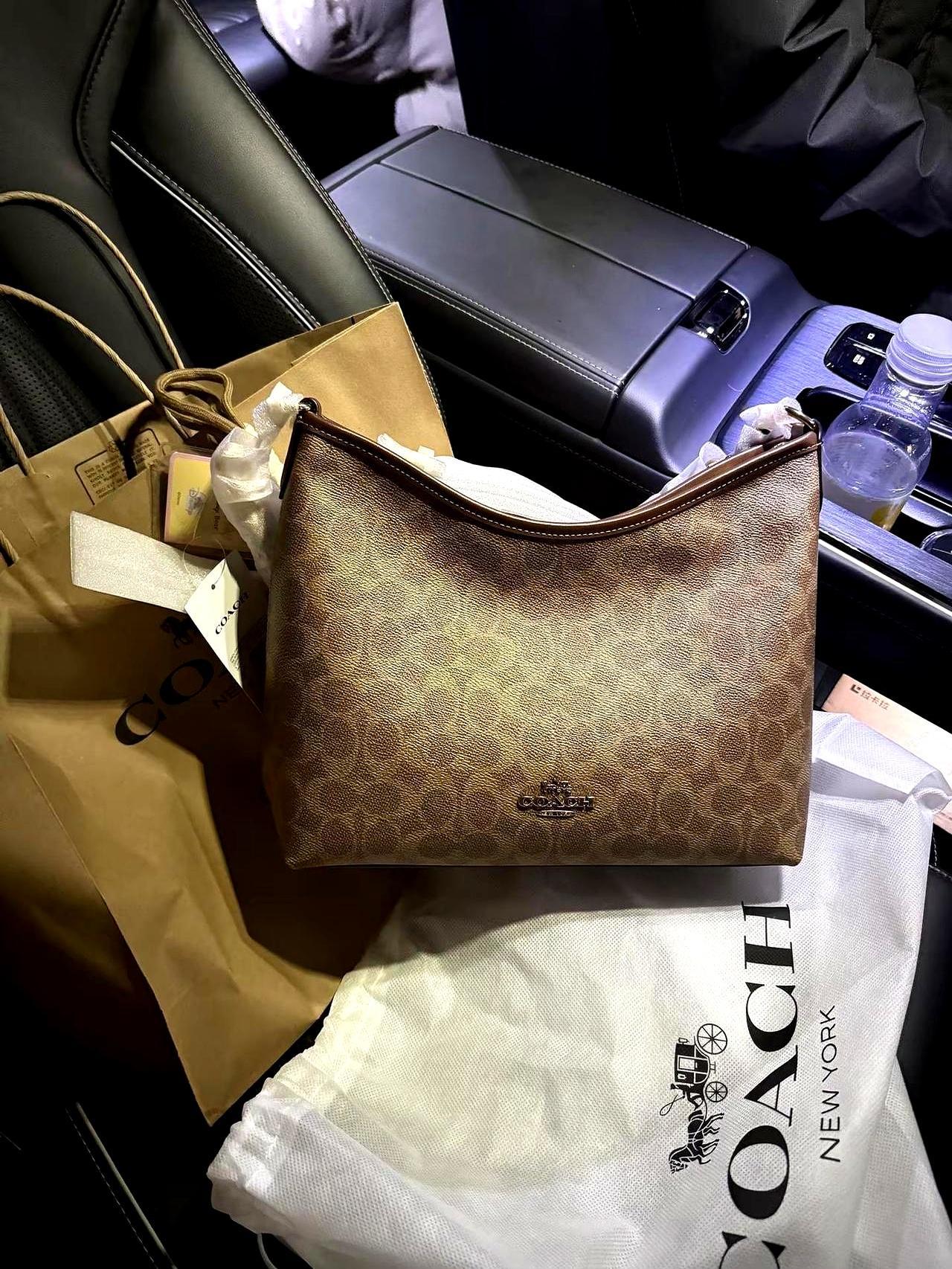 老公买包，真假一眼看穿专柜价五千的包，他跑遍三家奥莱，省下两千。我刷手机看