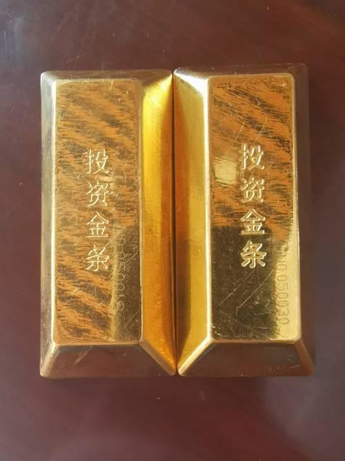 黄金涨疯了！大妈要押30万养老本，我赶紧拦住了她最近黄金市场热得烫手，国际