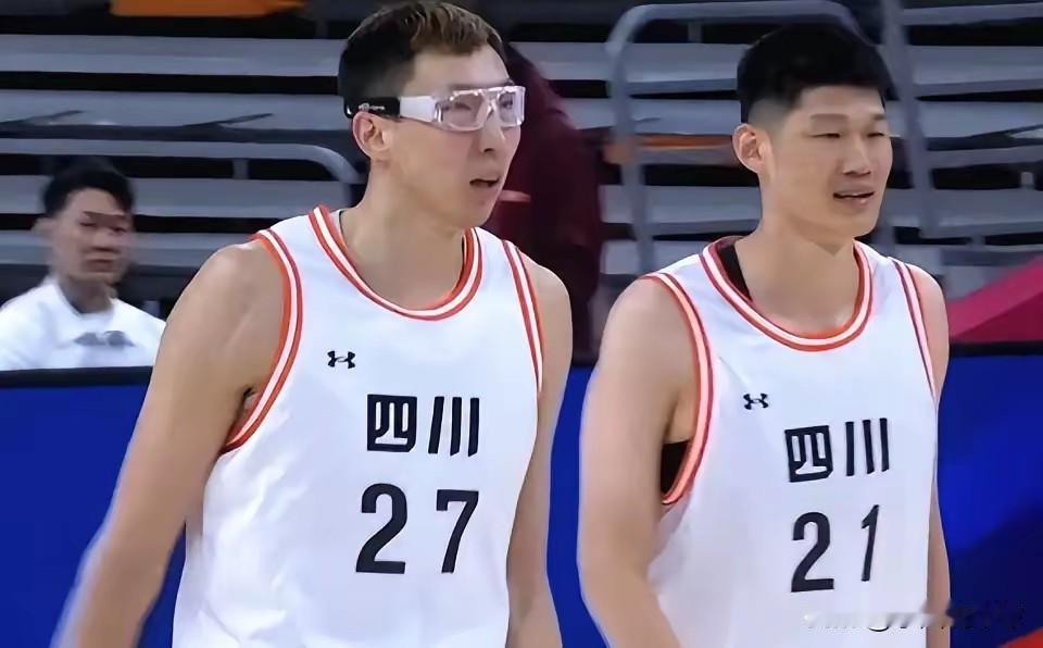 33分14篮板！喷子被打脸了吧！昨天说周琦是国内第一中锋还被喷昨天复盘小组赛