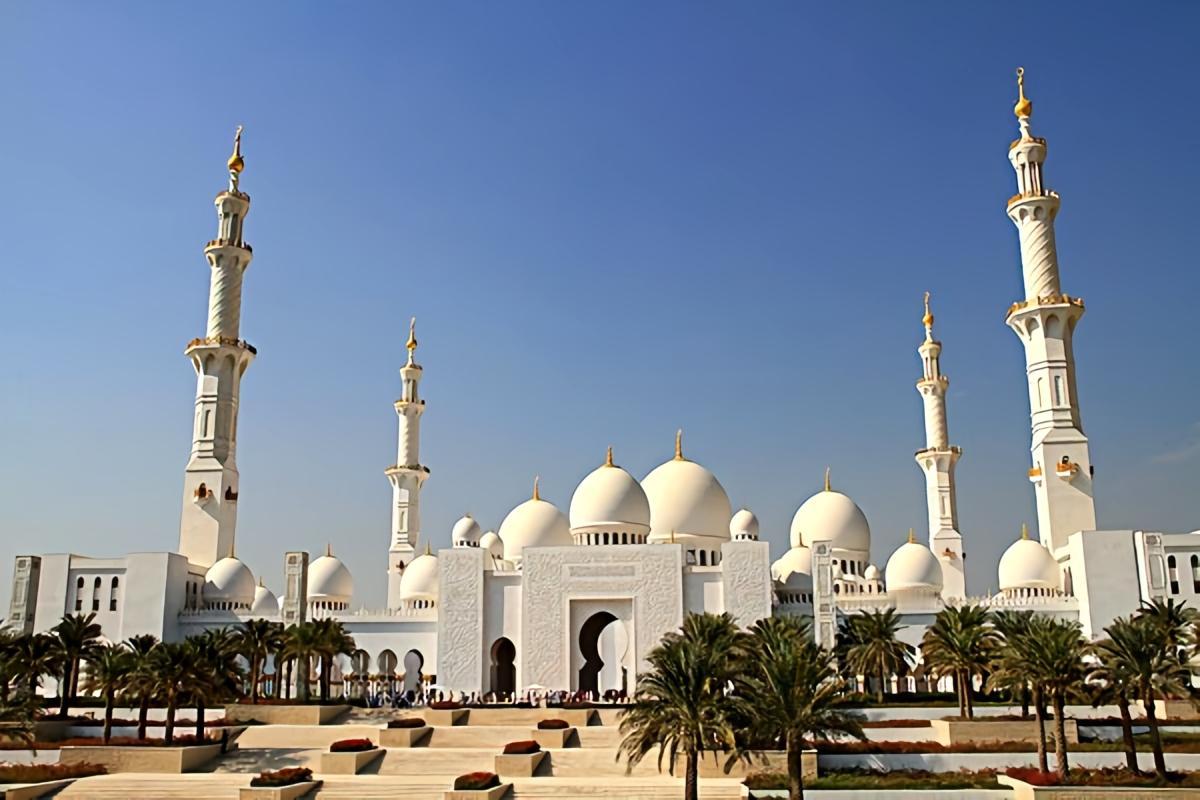 阿联酋近期正式向美国提出美元互换额度申请，核心目的就是解决当下的美元短缺问题，并