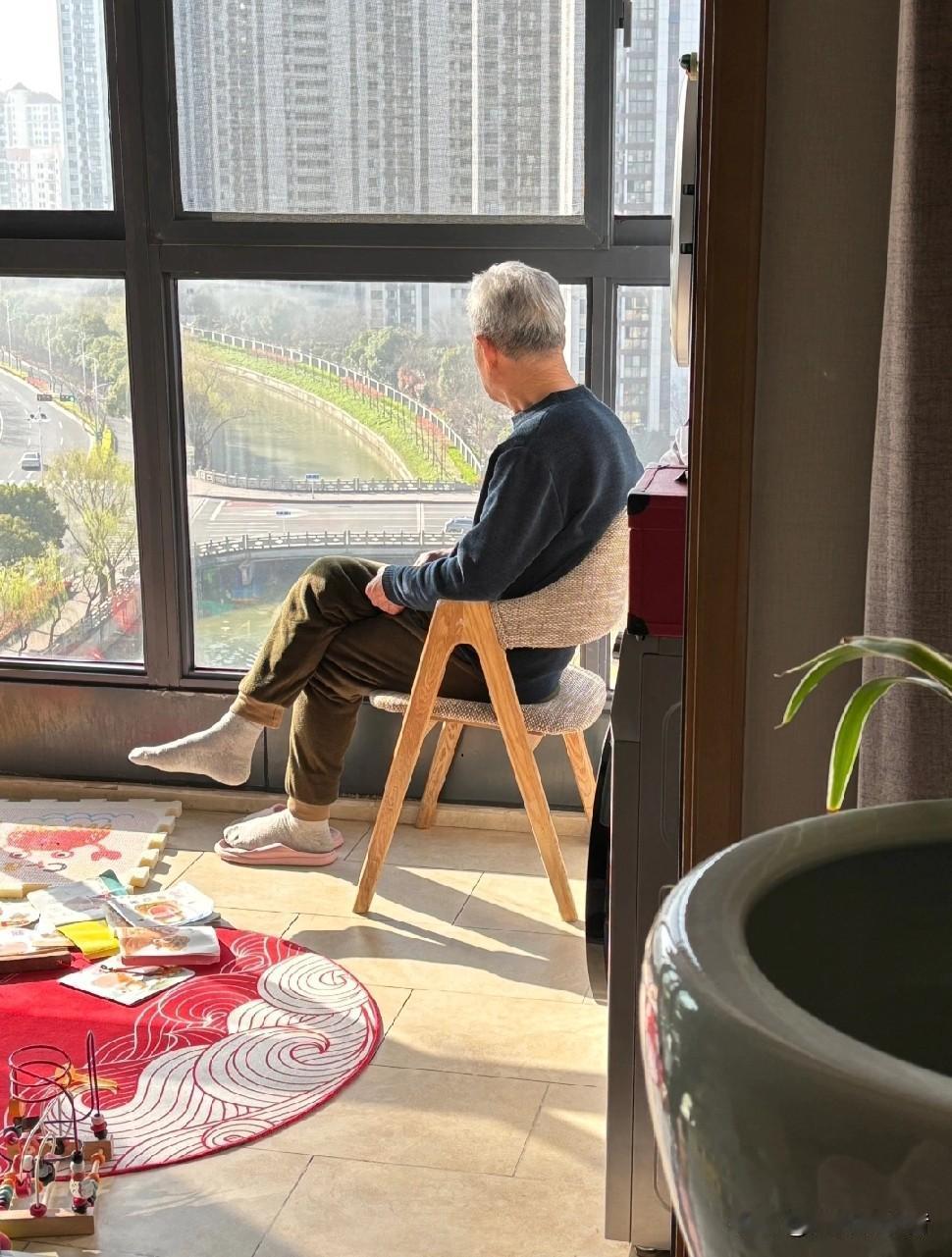 我发现，退休后像哥哥这样过的人，一抓一大把。我哥哥今年62岁，前年退休，退休