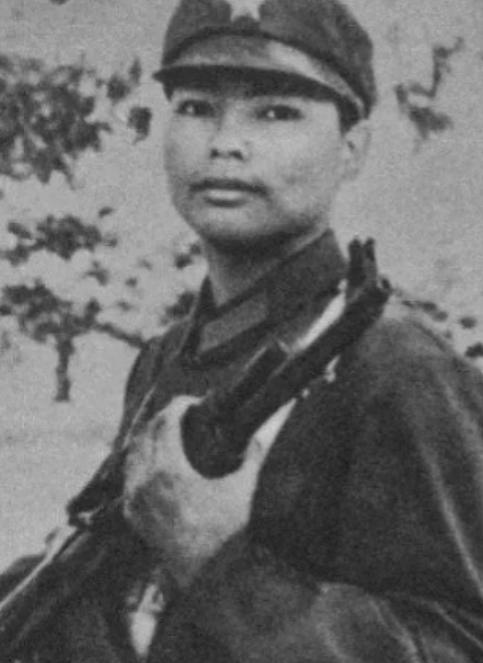 1979年，在攻打78号高地时，19岁小战士岩龙打仗时消失，打完了后却又出现了，