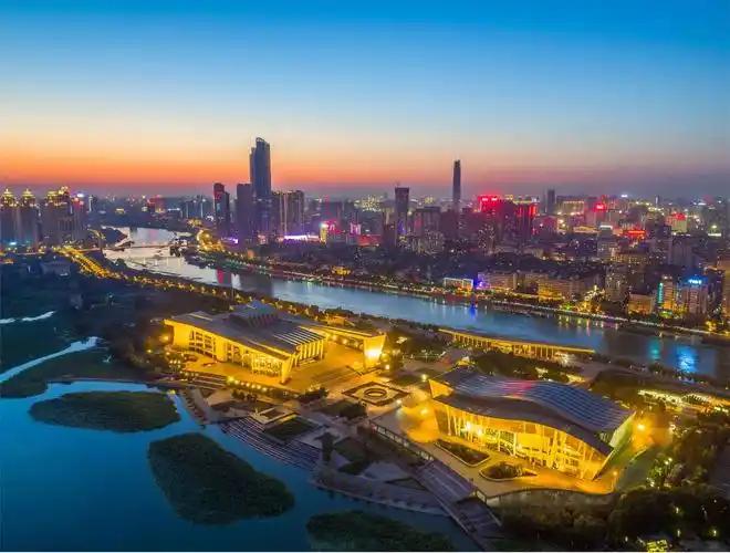 2025年中国发展最快的城市排名榜前十名：北京深圳上海广州济南（黑马城