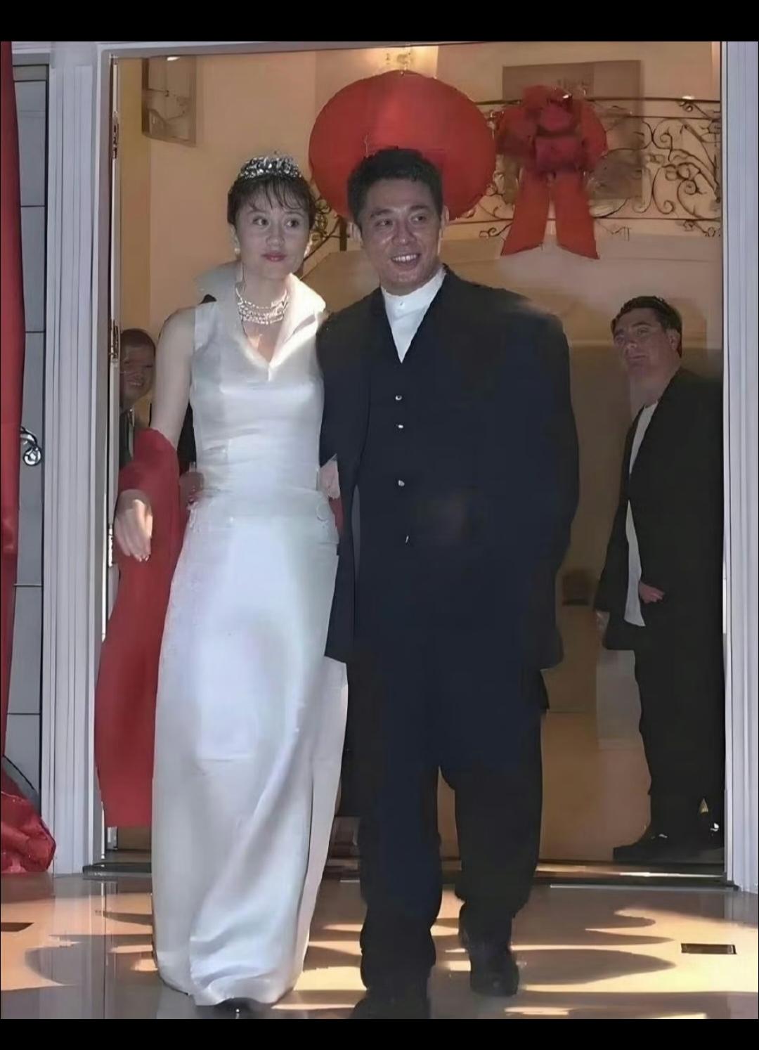 李连杰是利智的救赎，那种情况下，如果李连杰不出来利智可能就会被追杀了！如果他当
