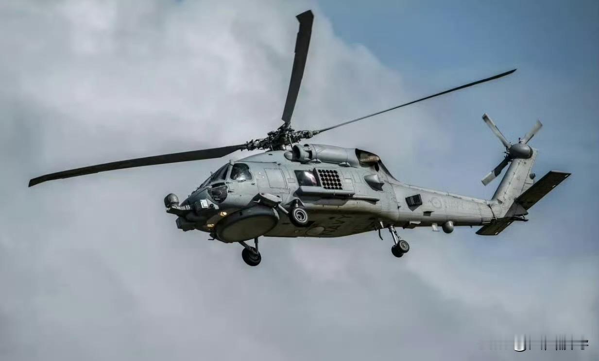 尼米兹号航母晚节不保,明明可以在家等着退役,结果非要逞能,跑到南海耀武扬威,想装