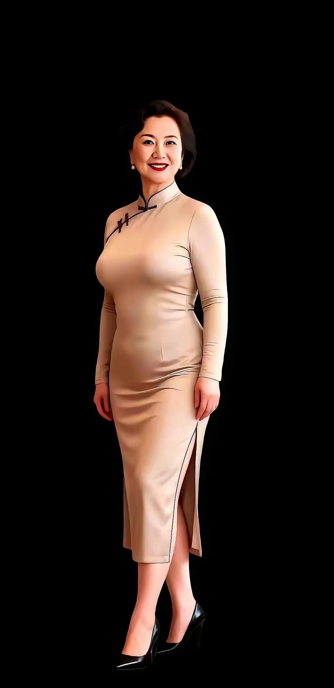 塞鸿秋·旗袍雅韵身姿袅袅图中现，雅韵幽幽亭前漫。浅笑盈盈梨涡浅，莲步款款