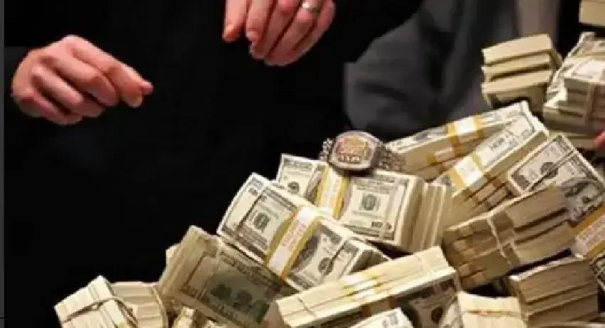 果不其然。据多家媒体报道，相关方突然宣布了完成一笔以人民币结算的美债转让交