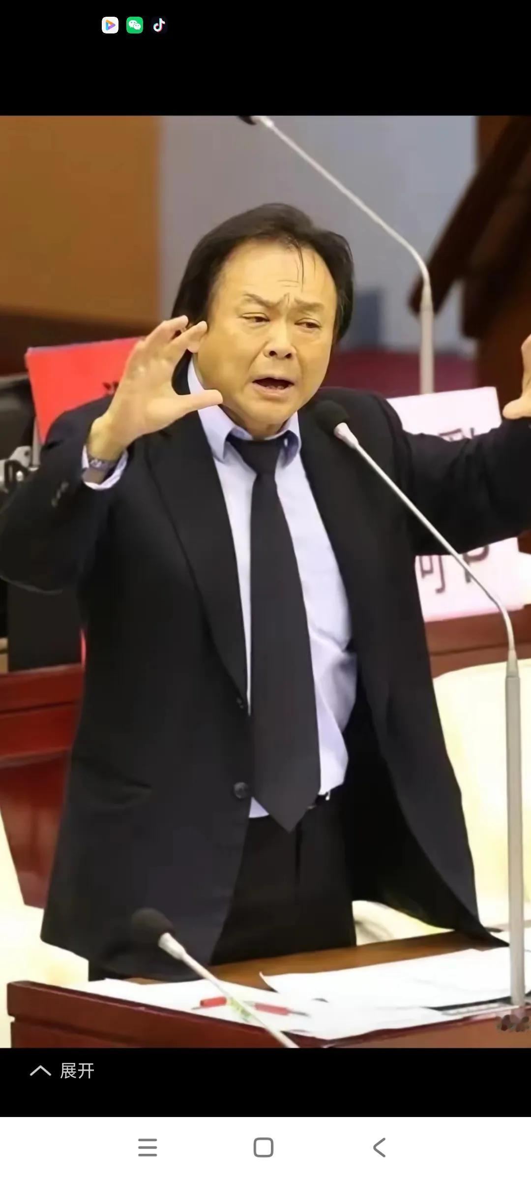 这个王世坚也想来大陆看看，唱歌唱得好，最近成了网红，口才也好，喜欢表现自我，出风