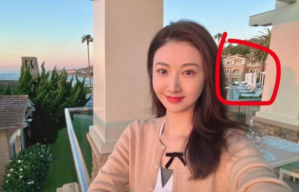 仔细看景甜的照片背景图，所有细节全对上了。说白了，就是有个顶级富豪花3000万