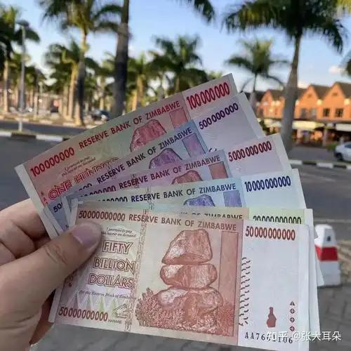 伊朗的货币现在已经跌得没法瞧了。9月28日当天，1美元能兑换241万