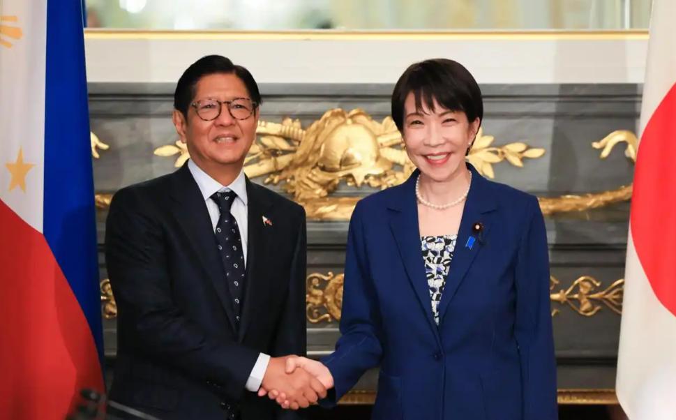 在日俄争议领土问题上，日本政府甚至开始对普京打起了悲情牌。高市早苗在首相官邸高