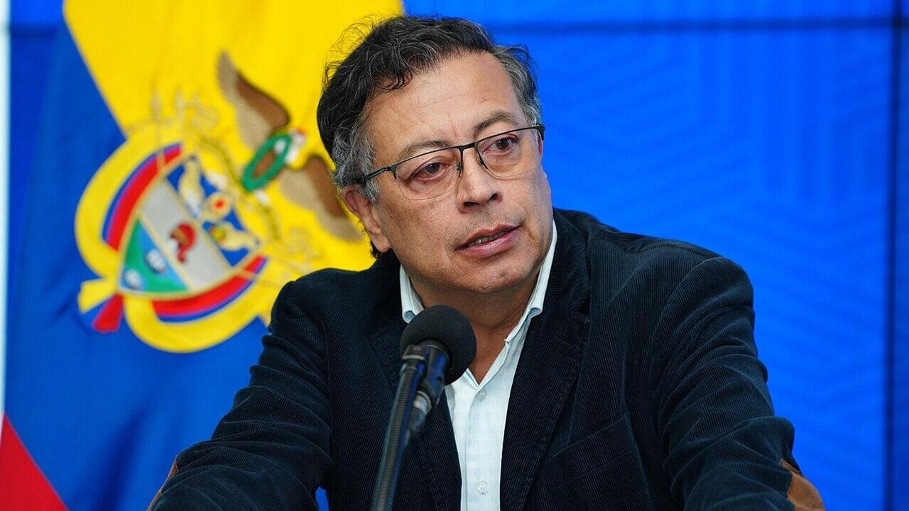 哥伦比亚总统在受到美国威胁后准备再次拿起武器，他认为自己的人民会保护他俄罗斯