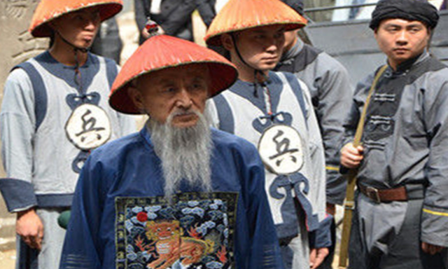 1895年，58岁的张之洞身体抱恙，下属赵茂昌送来的几根人参。张之洞服用后生龙活