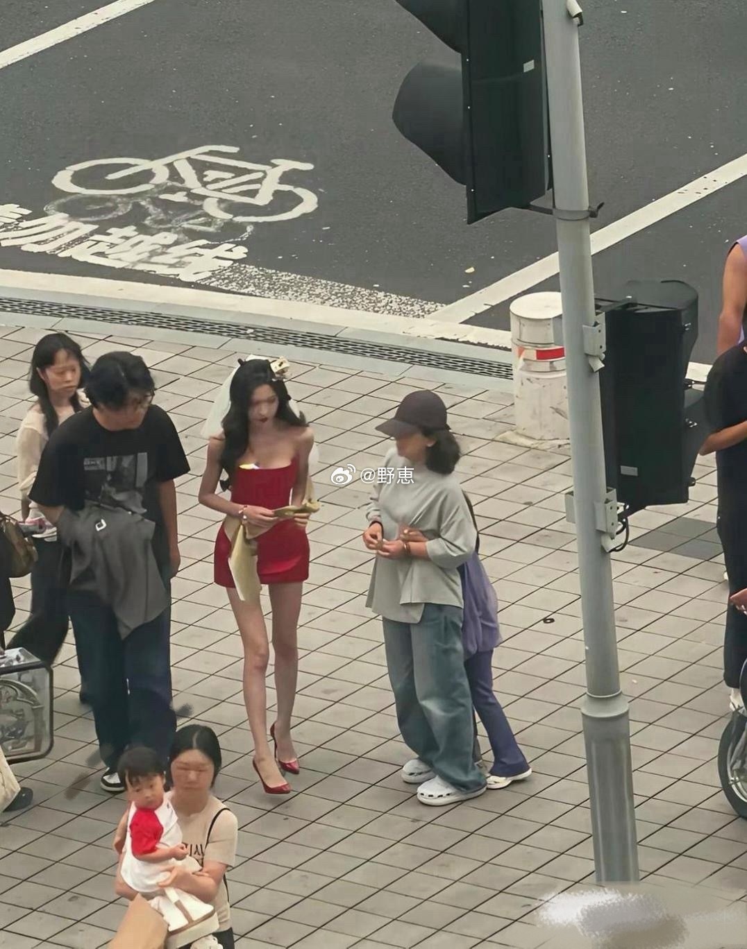 瘦到这个程度，上镜才刚好。​​​