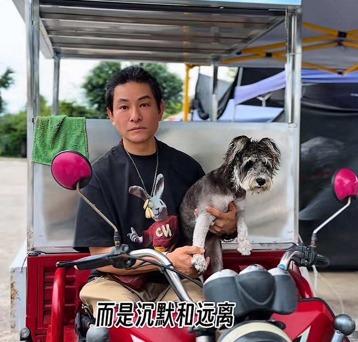 曝刘德华“替身”、知名演员杜奕衡太落魄！街头摆摊卖炒菜，手法娴熟，而且还只做了