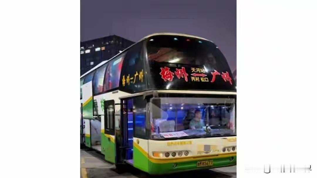 广州打工人的朋友圈炸了：从广州回湛江，高铁票234块。他坐大巴只花80块。更惊喜