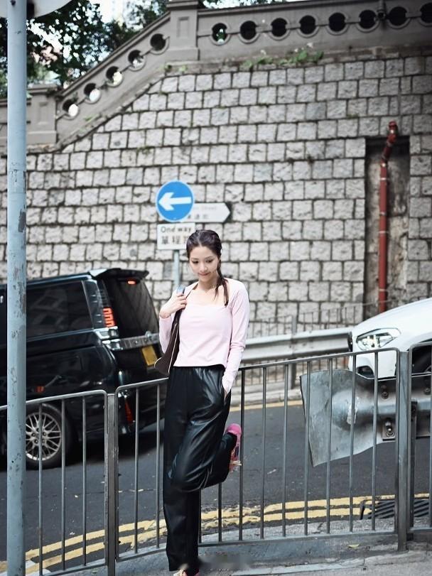 【On.cc】陳曉華車公廟求健康　朱敏瀚坐在電動輪椅行花市無綫花旦陳曉華(Her