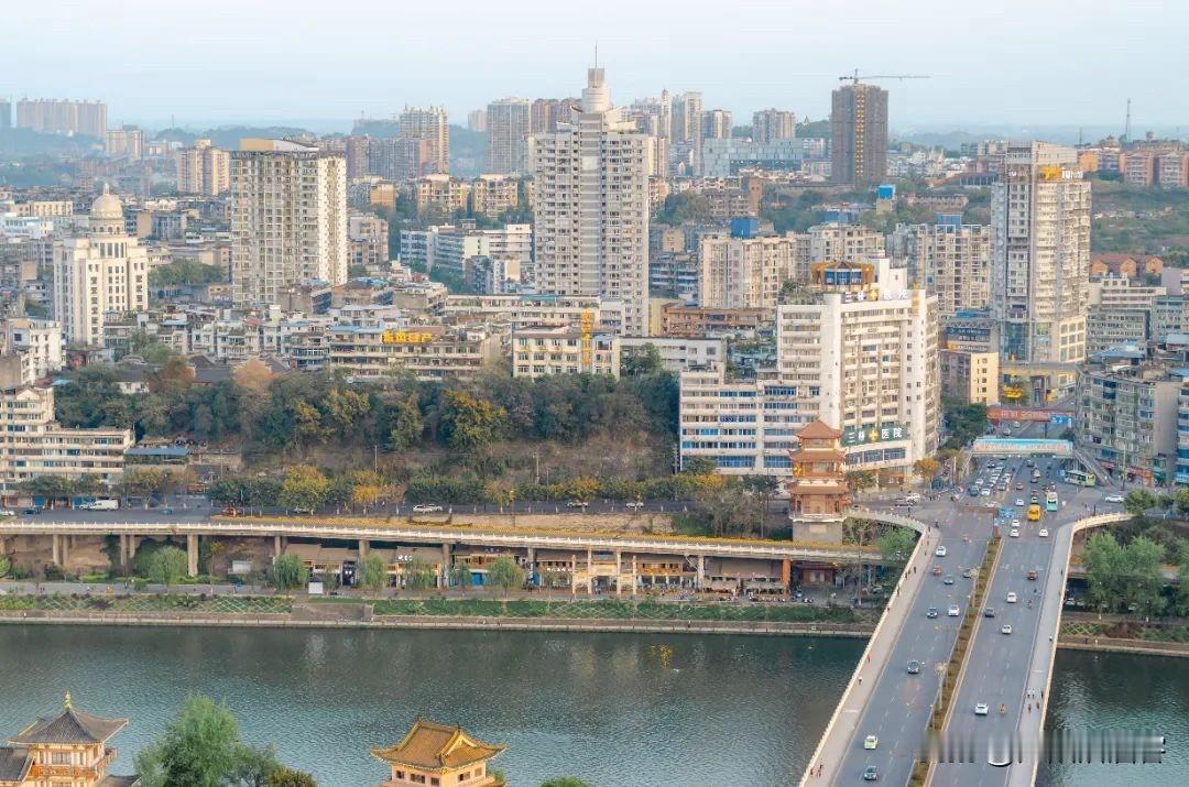 四川除了成都，该重点发展哪里？20个地州的现实：既要长板硬，更要上牌桌的机会