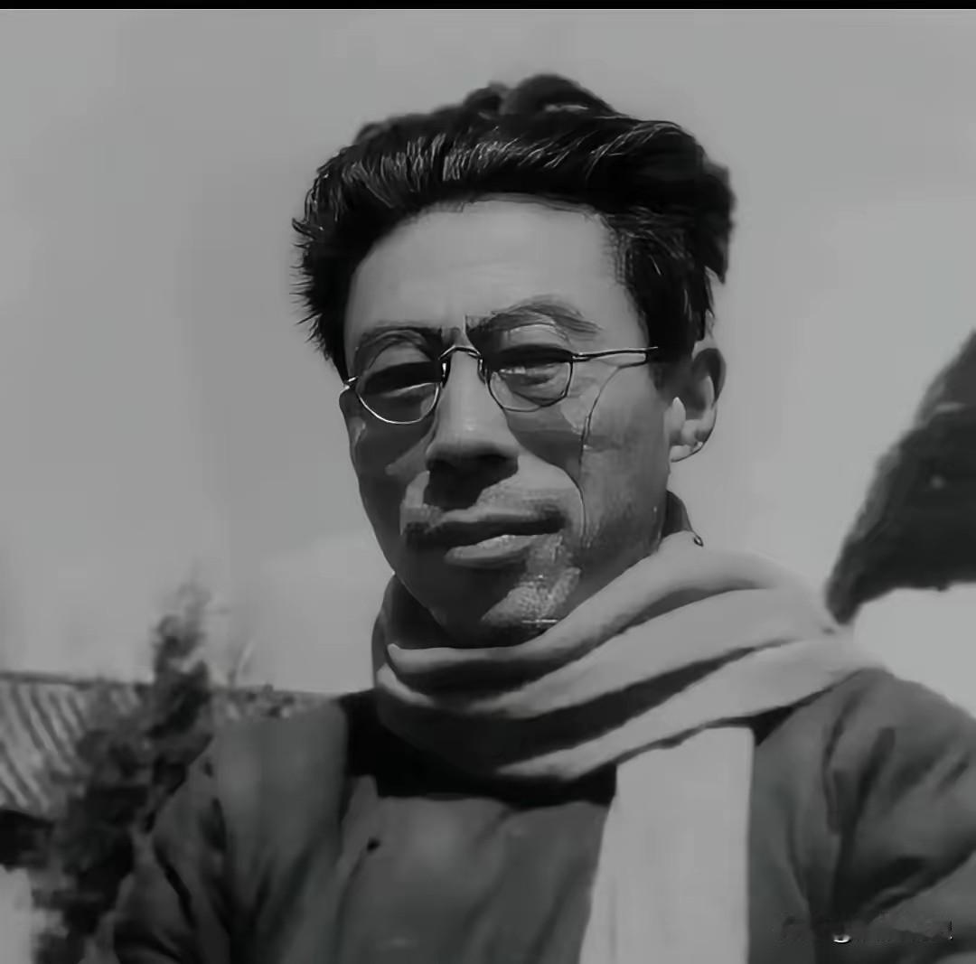 闻一多先生在云南被暗杀时，他的长子奋不顾身扑上去为父亲挡了五个子弹。​​闻立鹤