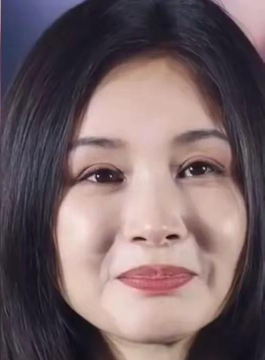 王子文这馒化的脸跟最近亮相的迪丽热巴是不是很像，有异曲同工之妙……[汗][尬笑