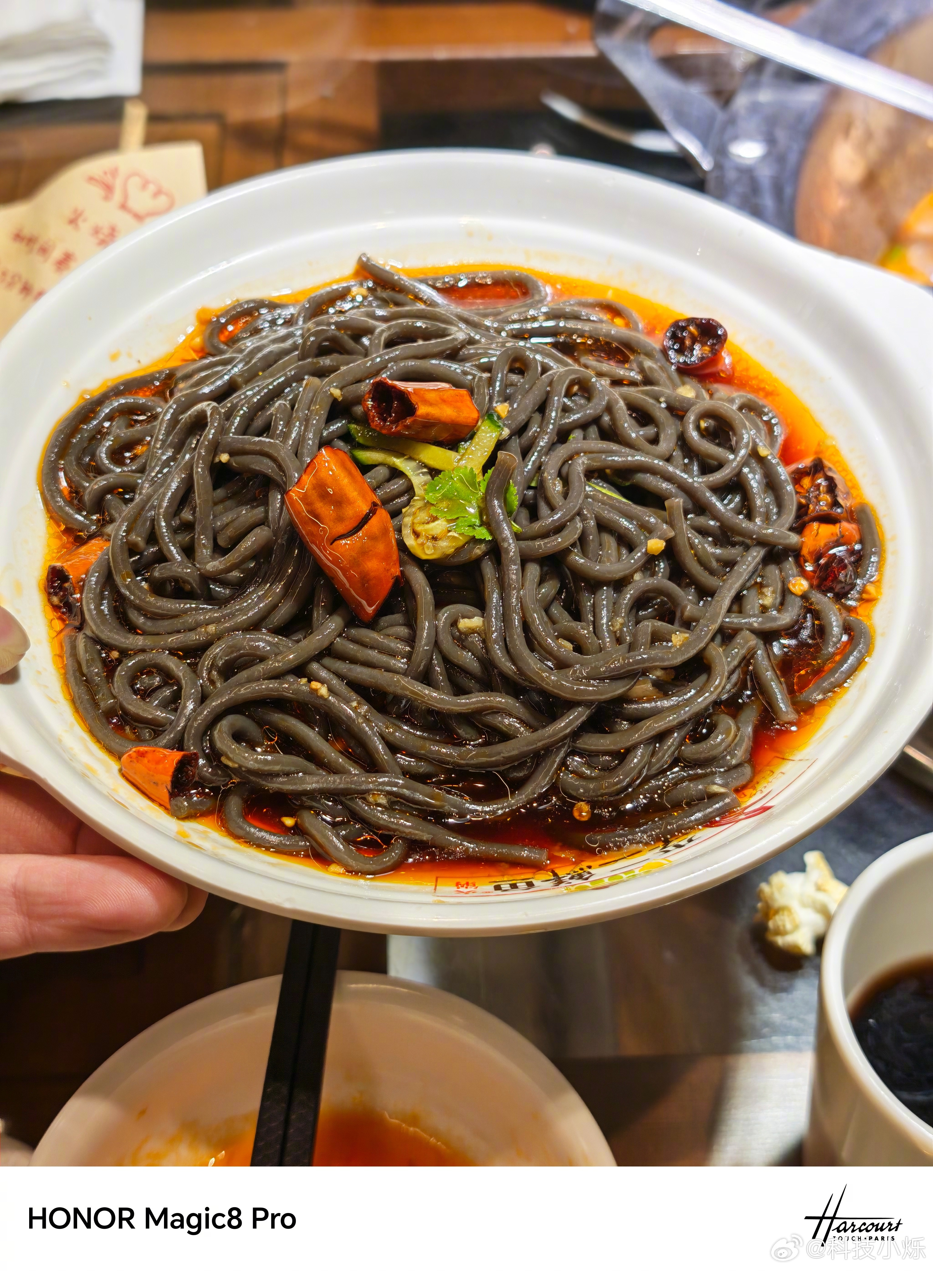 荣耀Magic8Pro使用几个月，这部手机给我最大的震撼还是影像方面，尤其是用