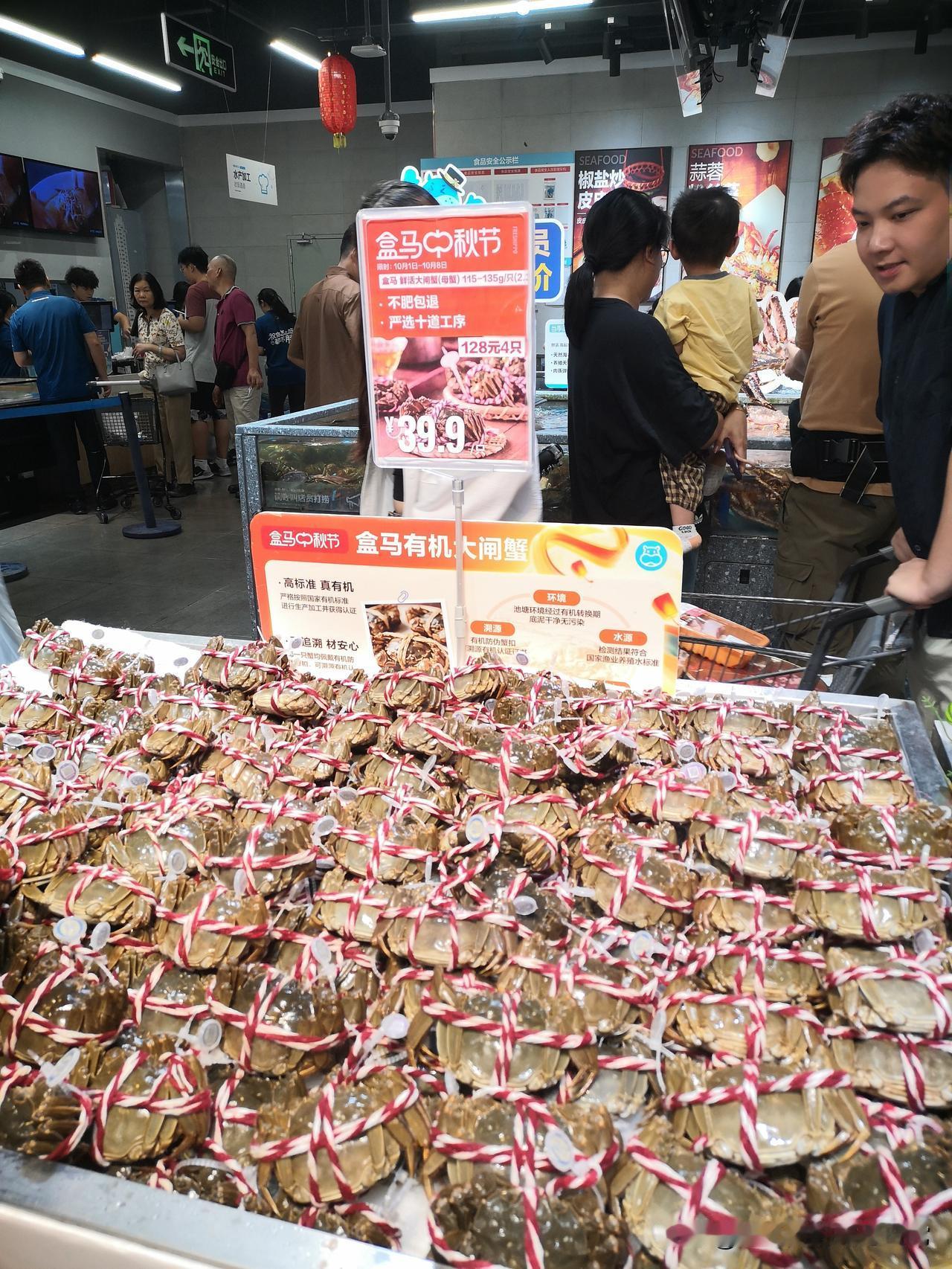 盒马的大闸蟹穷人真吃不起！中秋吃蟹，有人在盒马花39.9元啃一只，有人在批
