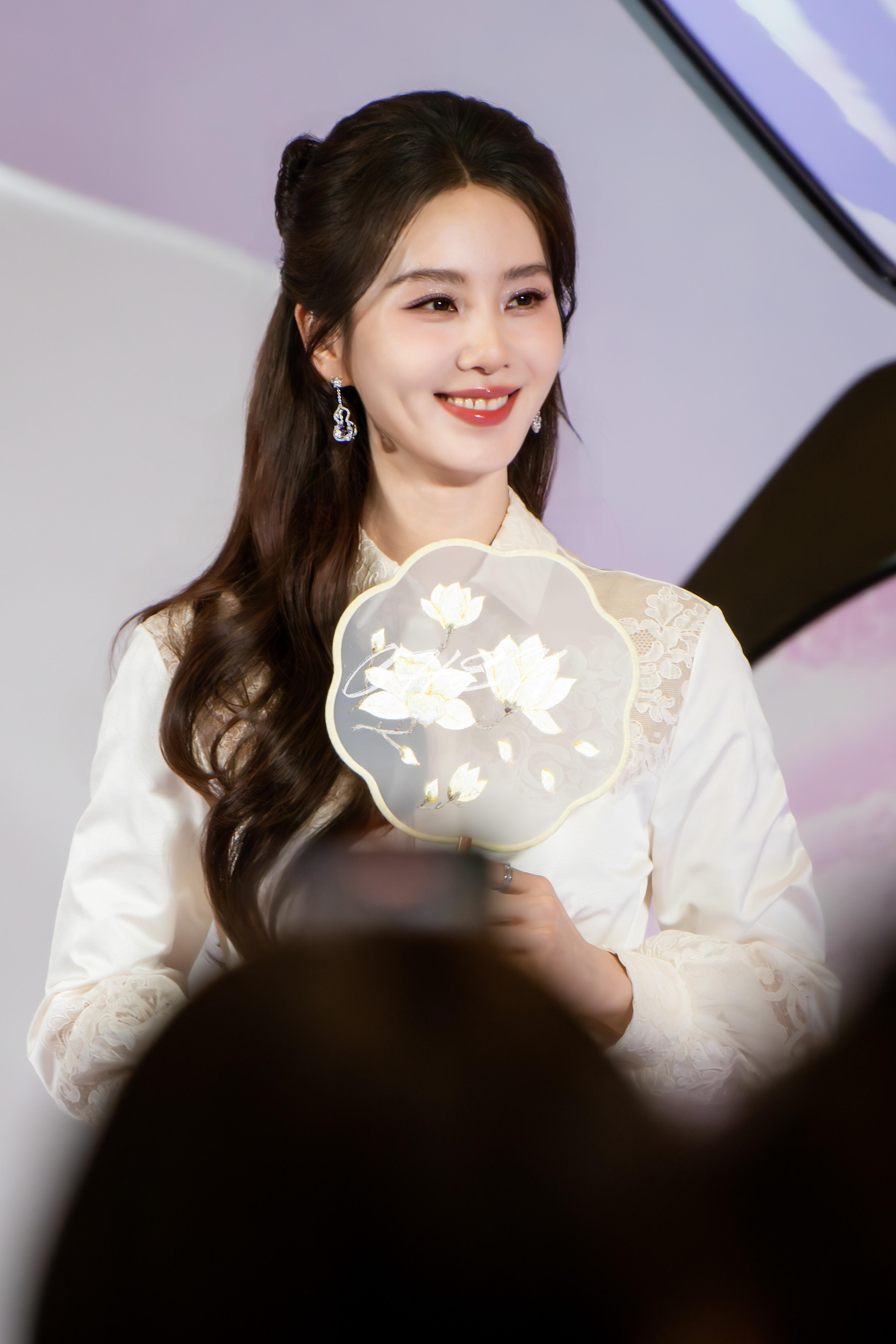 捡到就是赚到路人拍摄的刘诗诗真的太美了氤氲着东方韵味的中式美人