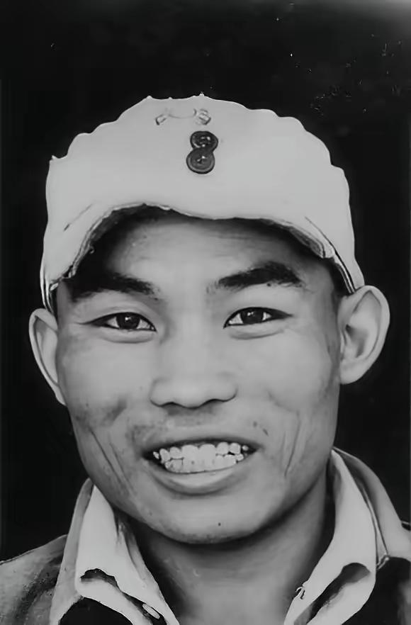 四百万解放军战士里，仅此一人，前无古人，后无来者，他就是张英才。​​你们