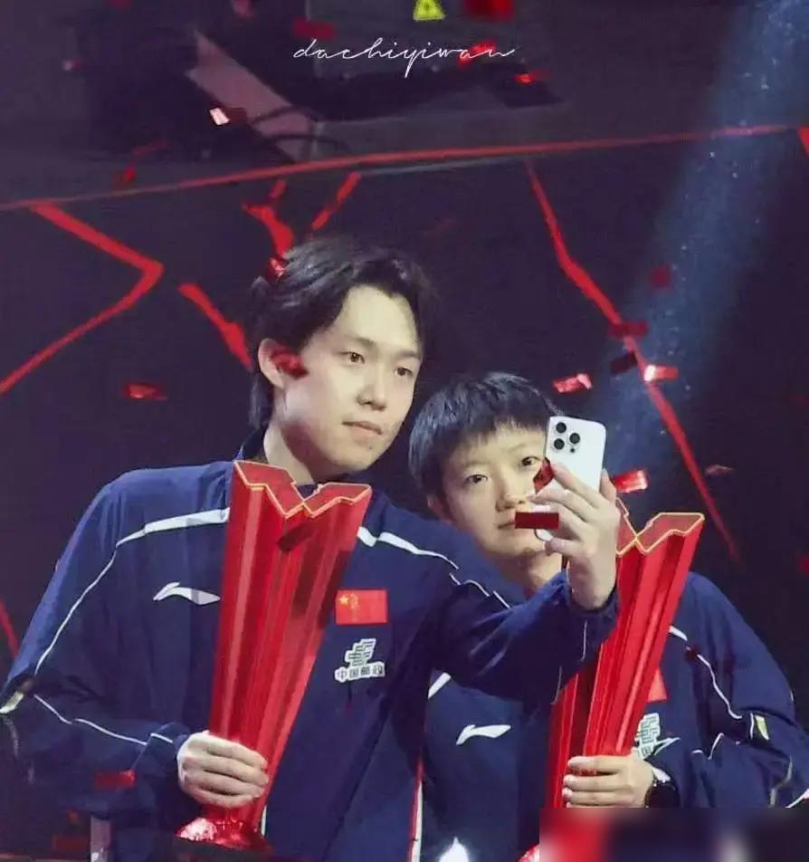 国乒“王炸”组合王楚钦和孙颖莎，竟然在巅峰期被强制拆对，他们是疯了吗？！别