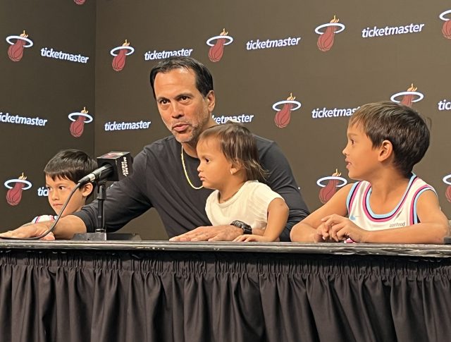 斯波谈家里被烧: 家人平安最重要, 其他东西都可以替代