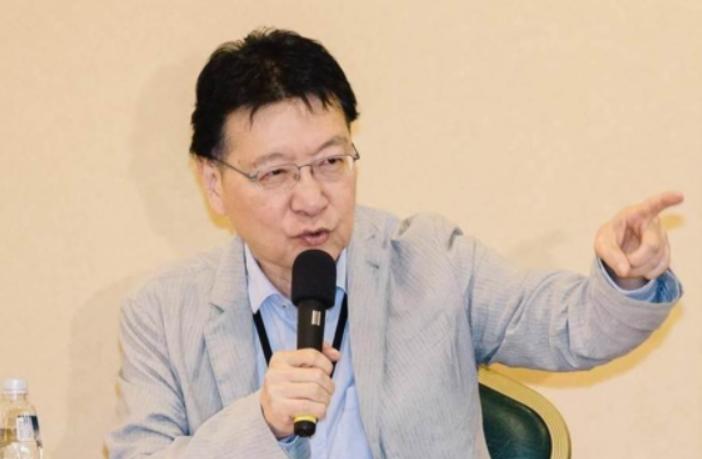 赵少康被骂惨了！赵少康最近站在了风口浪尖。党内外的批评声不断涌来。连