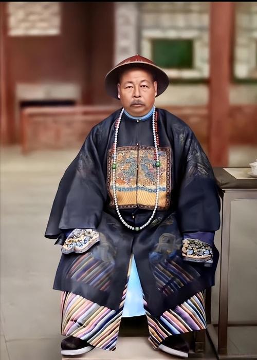 1875年，李鸿章说：新疆那不毛之地，不要就不要了！左宗棠大怒：166万平方公里