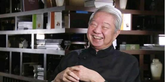 83岁的香港才子蔡澜语出惊人，他说道：“人到晚年，躺在床上才想明白，拖垮身体最快