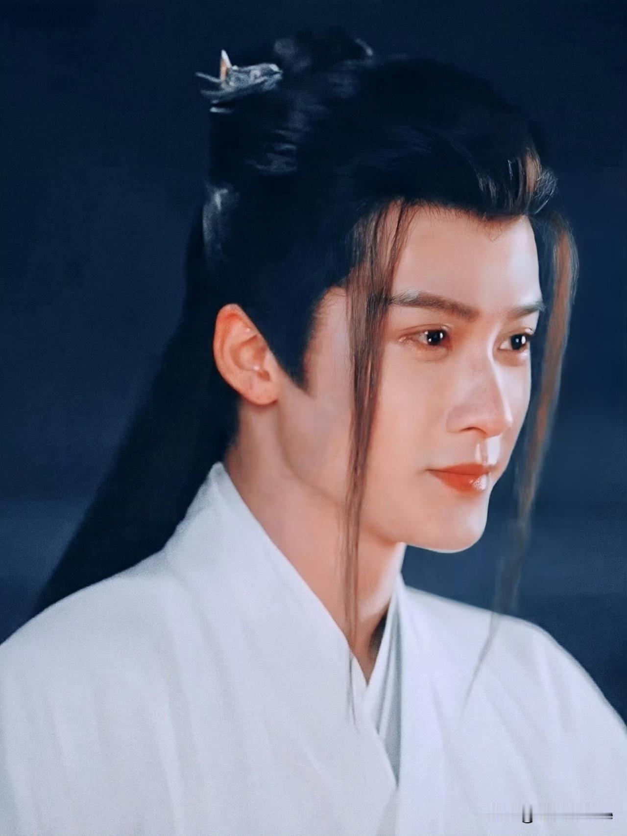 1月13日，檀健次《何不同舟渡》已进组围读，说实话赵昭仪比卢昱晓更适合做女主檀