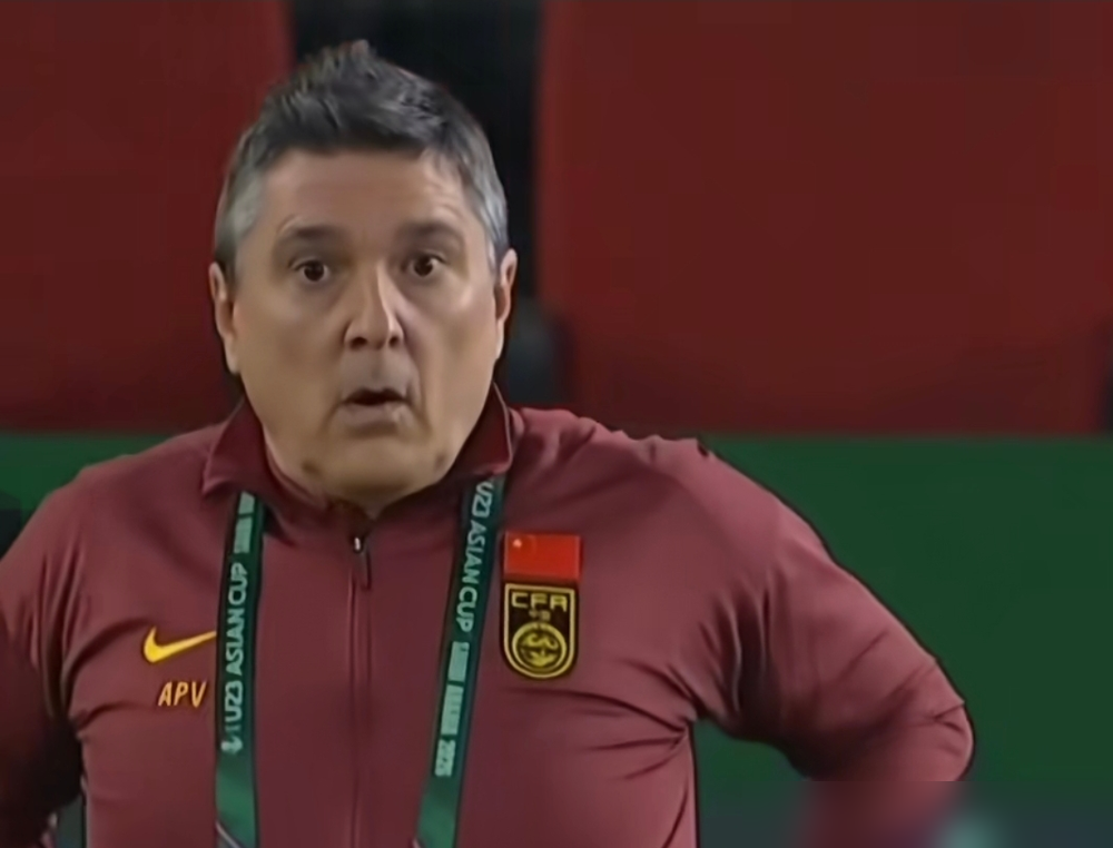 韩国主帅刚说要给中国队种下恐韩症，转头自家媒体就慌了。韩媒《Footballist》直接发文，管37