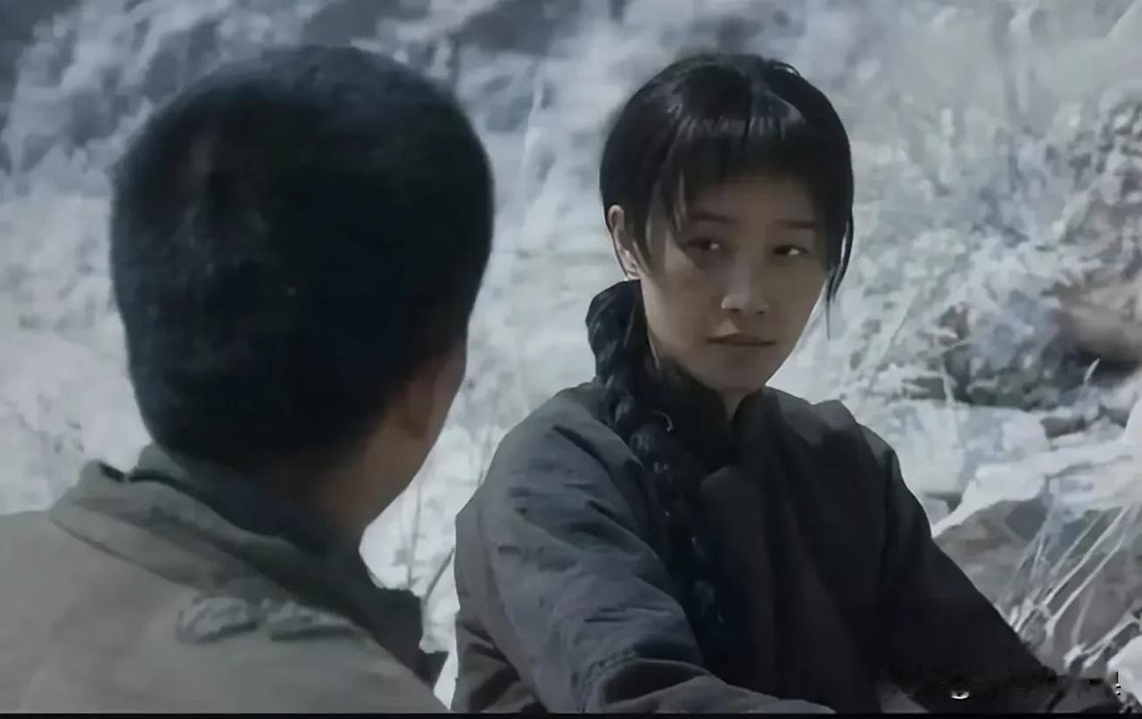 《生万物》中，相信99％的人都没看出来，单从封大脚把家里唯一的一口缸拾掇干净让绣