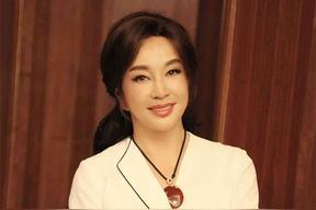 网传刘晓庆婚姻生变、早已离婚，面对记者抛出的犀利问题：“您已经74岁，一把年纪何