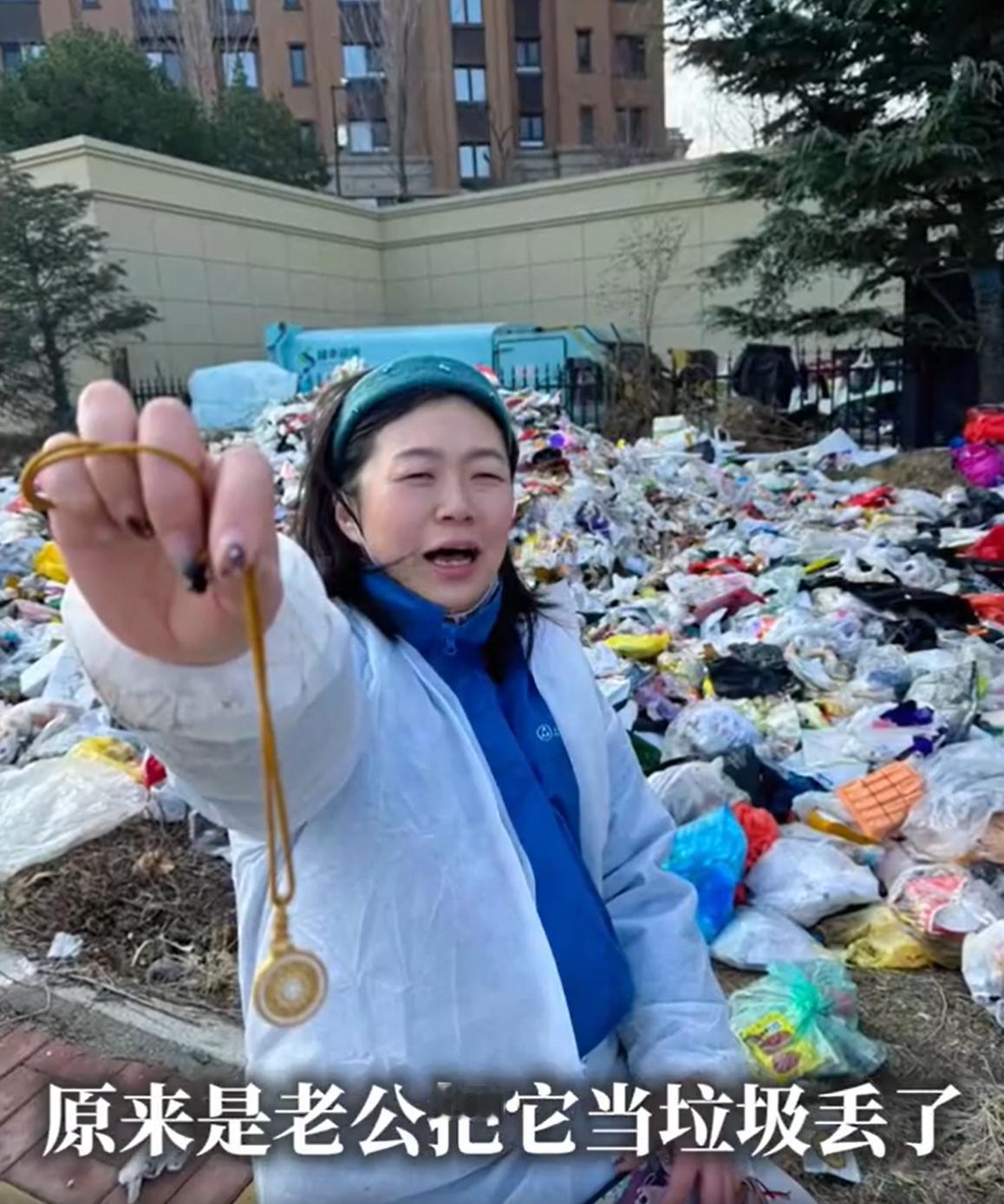 这心也太大了！山东烟台，一女子把自己18克的黄金项链随手放到了抽纸袋子里，结果一