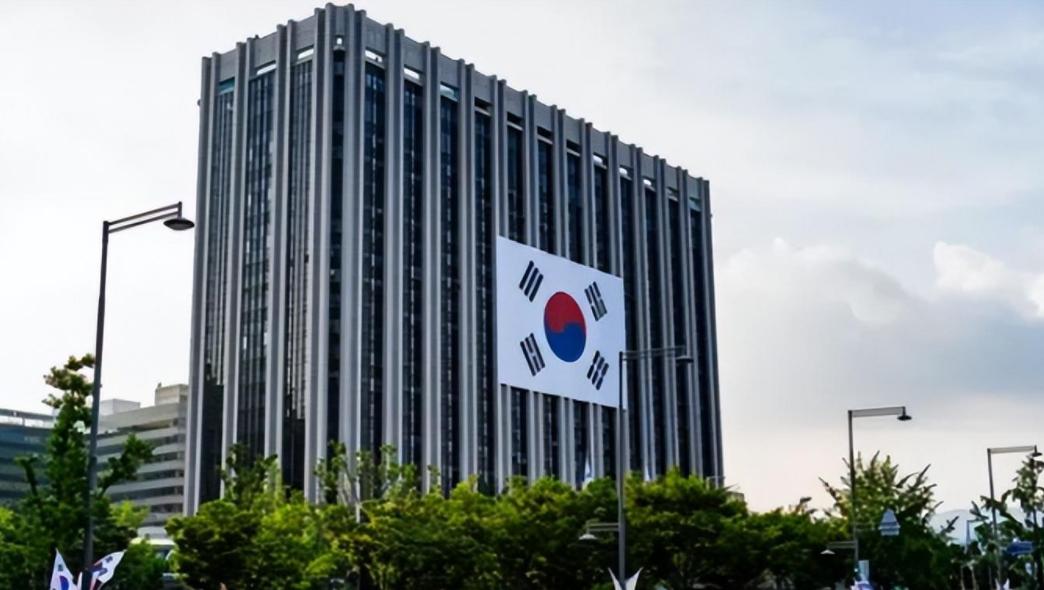 李在明可能是韩国历史上最厉害的总统之一，因为他亲手终结了韩总统的“心腹大患”——